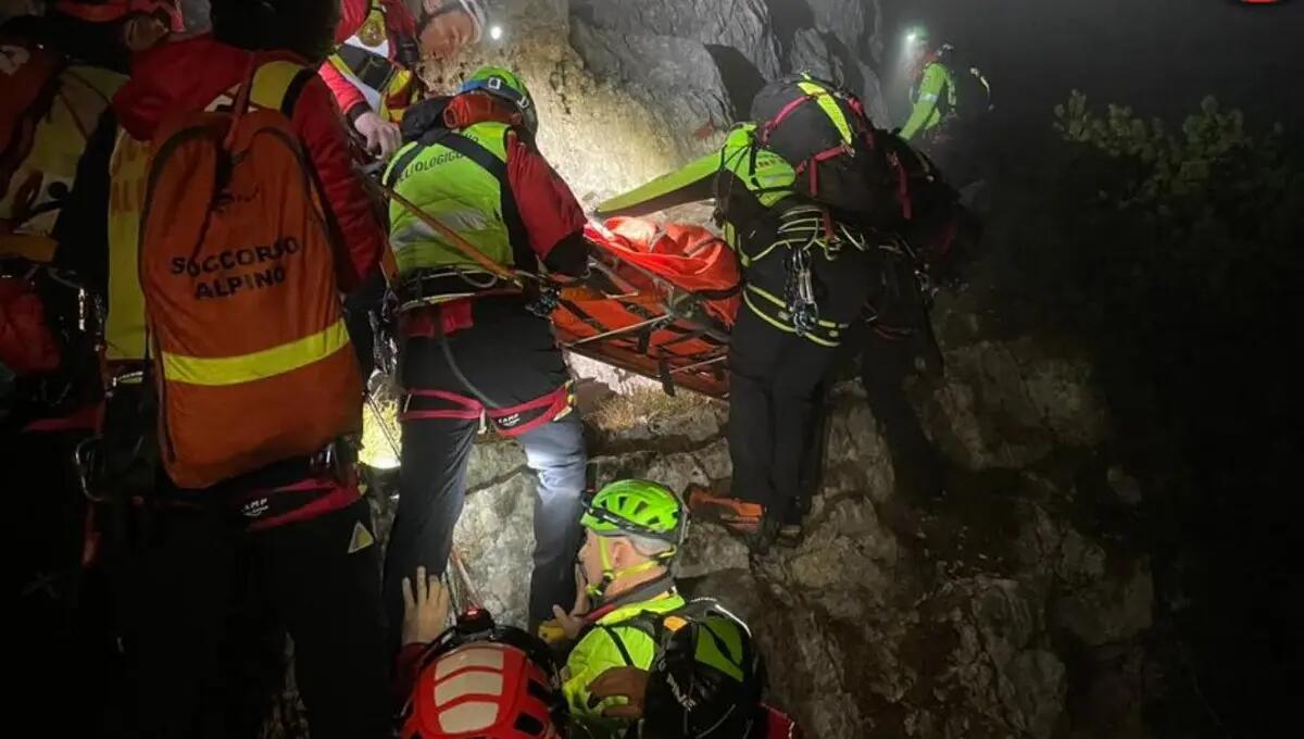 Ruzzola in un canalone per 30 metri: soccorso speleologo 32enne - 