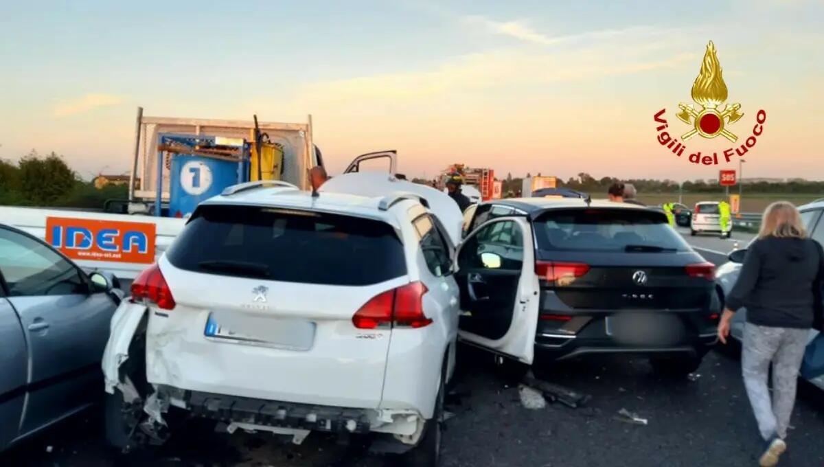 Maxi incidente in autostrada A4 tra 9 auto e 2 furgoni - 