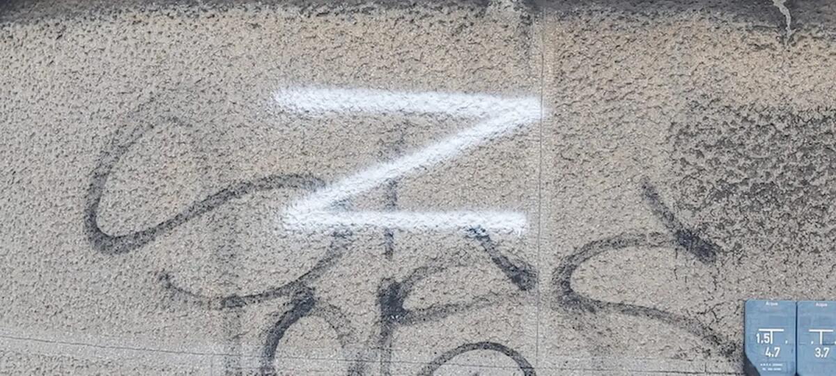 Imbrattava auto ed edifici con il simbolo "Z" delle milizie russe: beccato - 