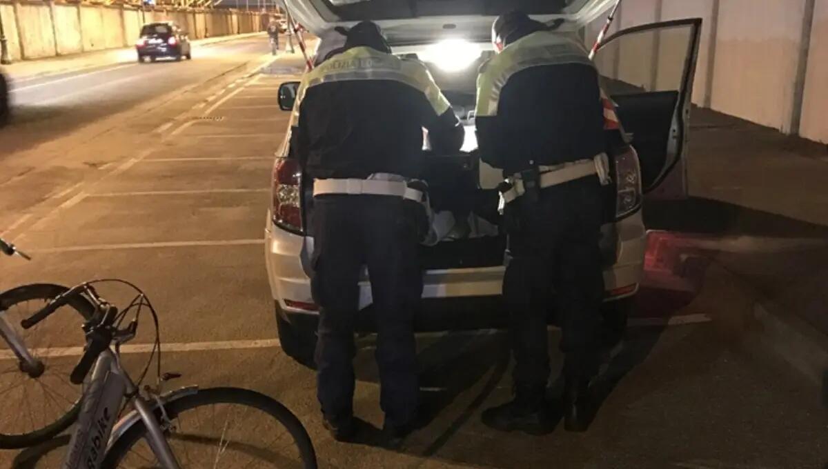 Raffica di multe all'alba ai ciclisti senza luci - 