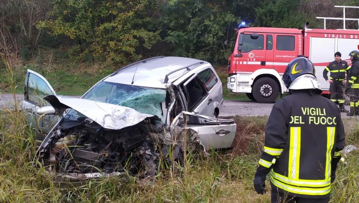 Violento scontro tra auto e mezzo pesante: un ferito grave - 