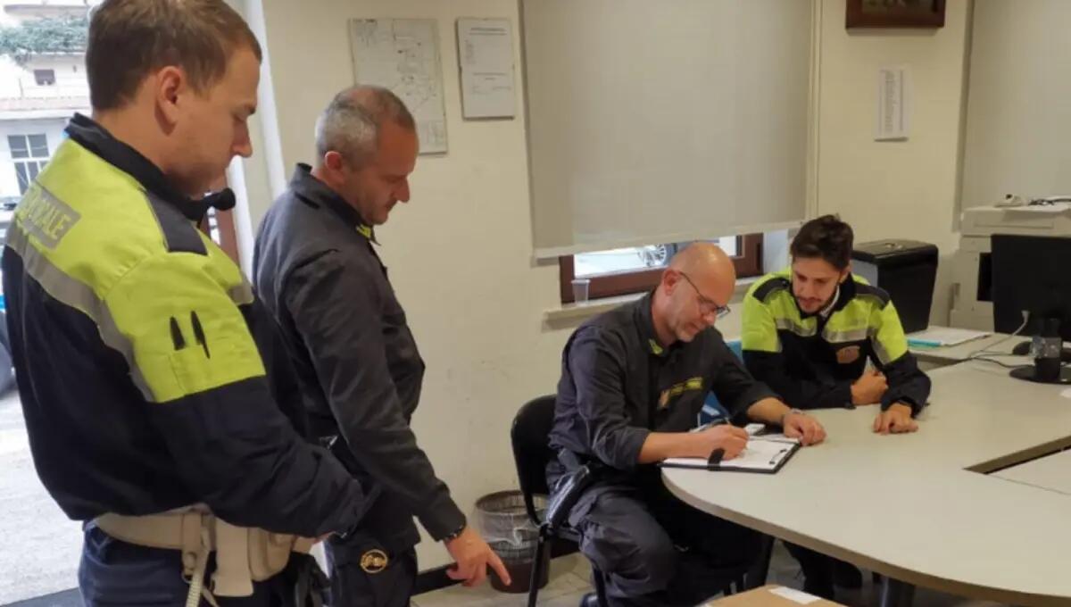 Bigiotteria, prodotti elettrici e cover per cellulari non in regola: 1800 pezzi sequestrati - 