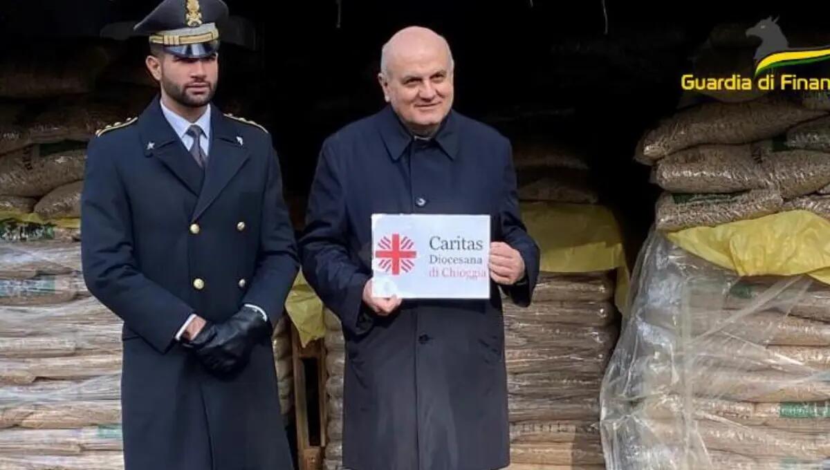 Donati alla Caritas  di Chioggia 240 quintali di pellet sequestrati - 