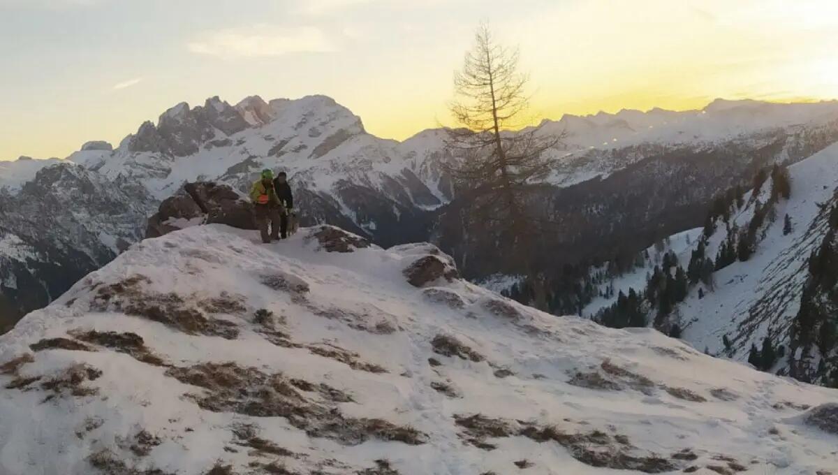 Ruzzola assieme  al cane su un pendio innevato: soccorso con un verricello di 60 metri - 