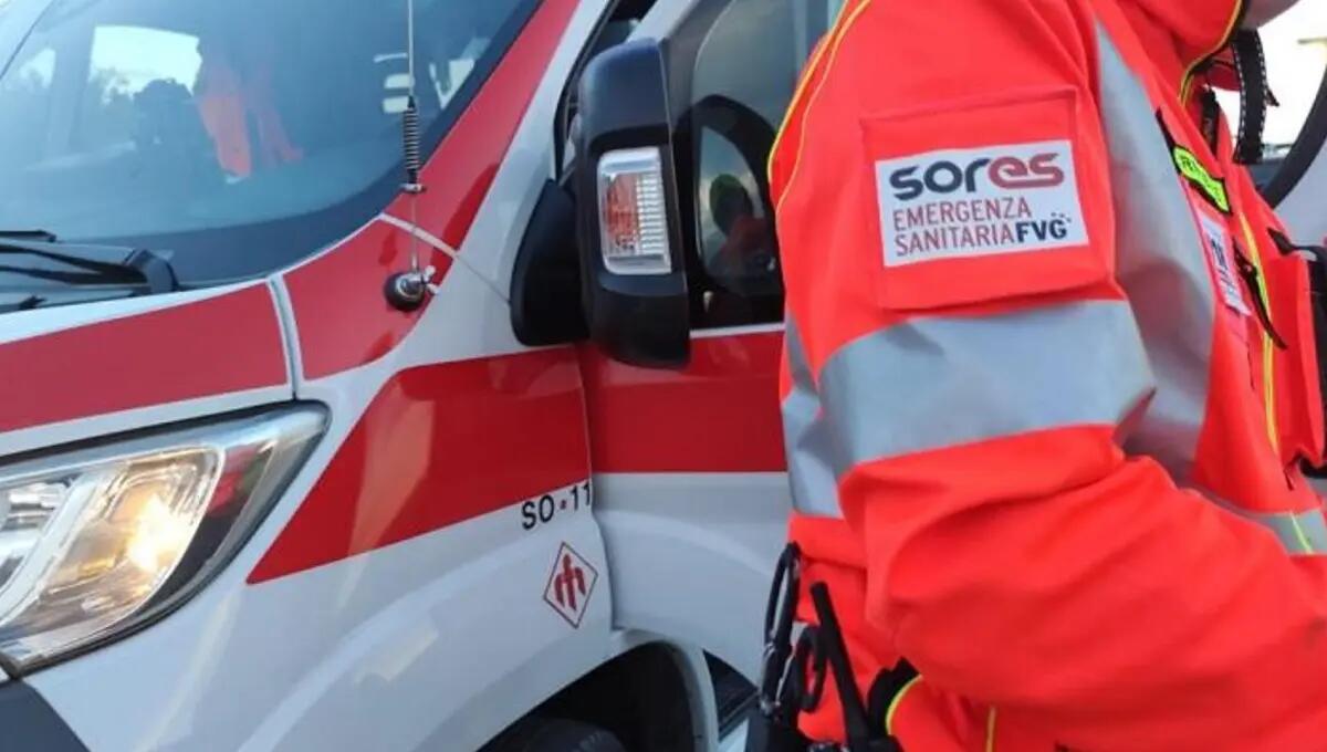 Scontro tra auto e camion dei rifiuti, quattro persone ferite - 
