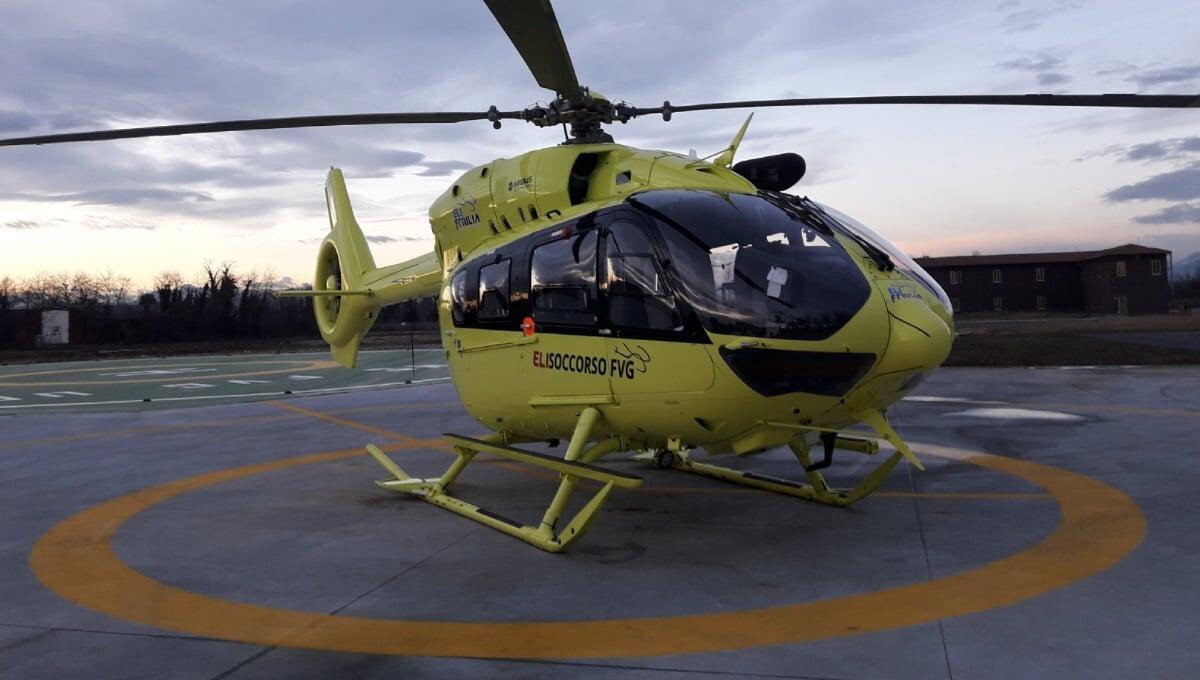 Pauroso scontro tra scooter ed auto a Manzano: grave 60enne - 