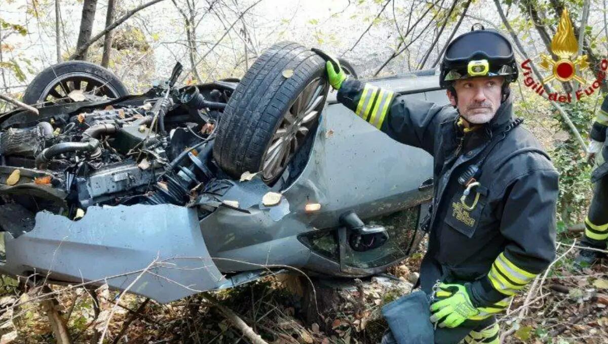Finiscono con l'auto nel greto del fiume: ferite tre ragazze - 