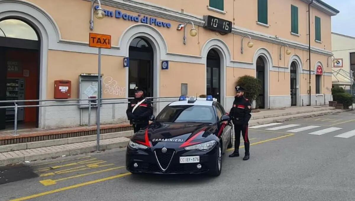 Spacciava alla stazione: 28enne allontanato e multato per 3mila euro - 