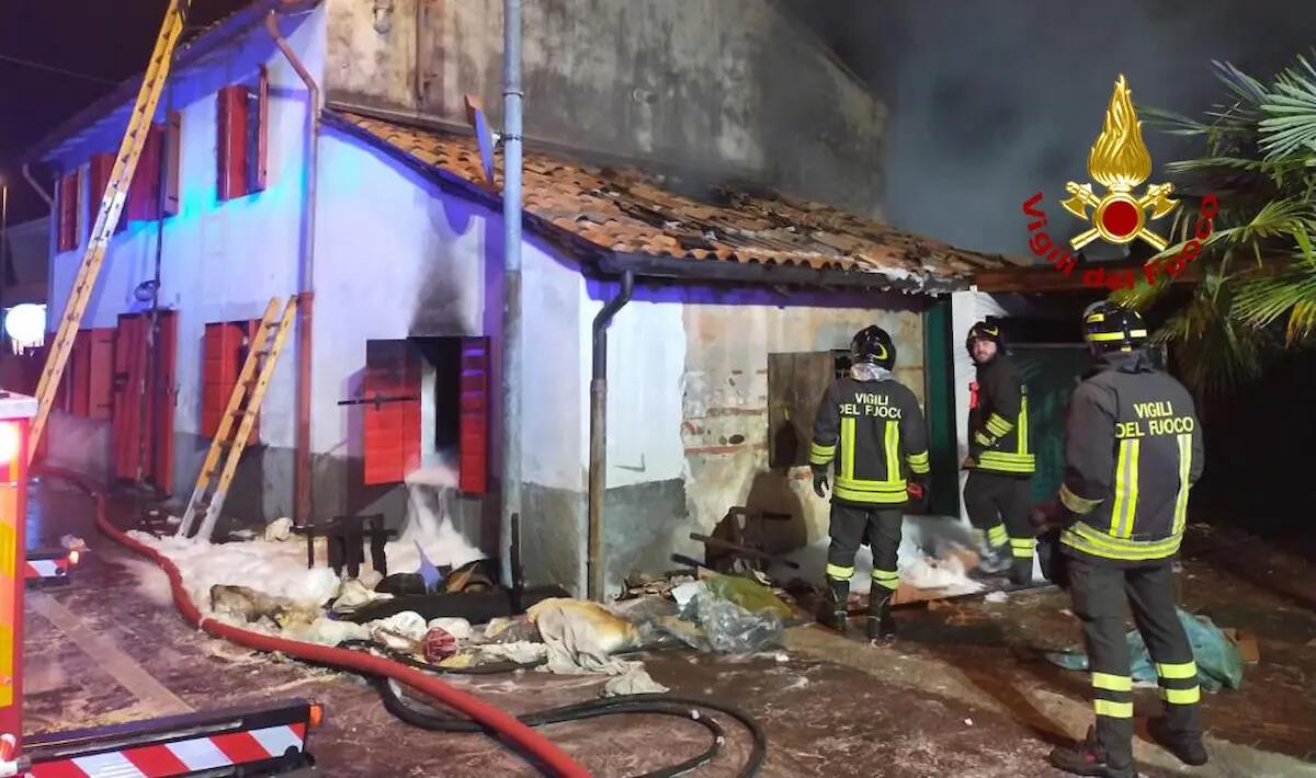 Abitazione incendiata: tanta paura ma nessun ferito - 