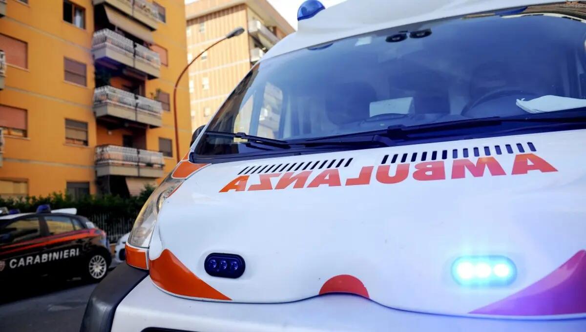 Bimbo travolto da un portone nel Gemonese: ferito seriamente - 