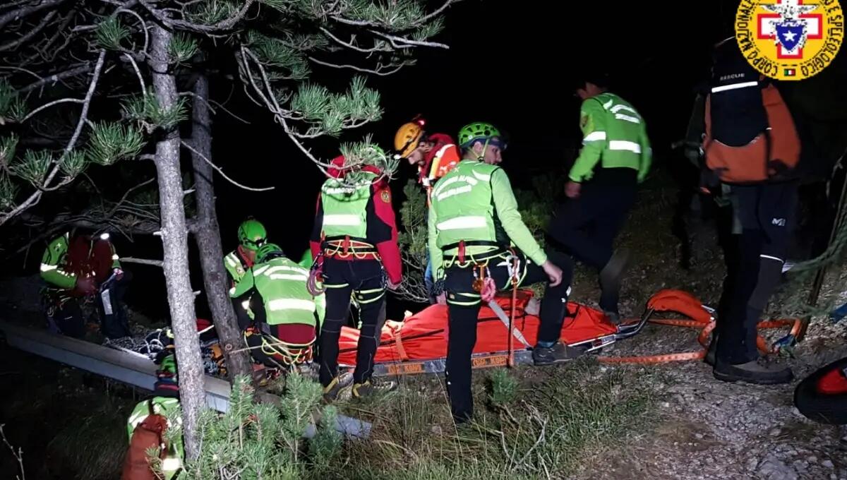 Cacciatore scivola in un canale per 20 metri: soccorso nella notte - 