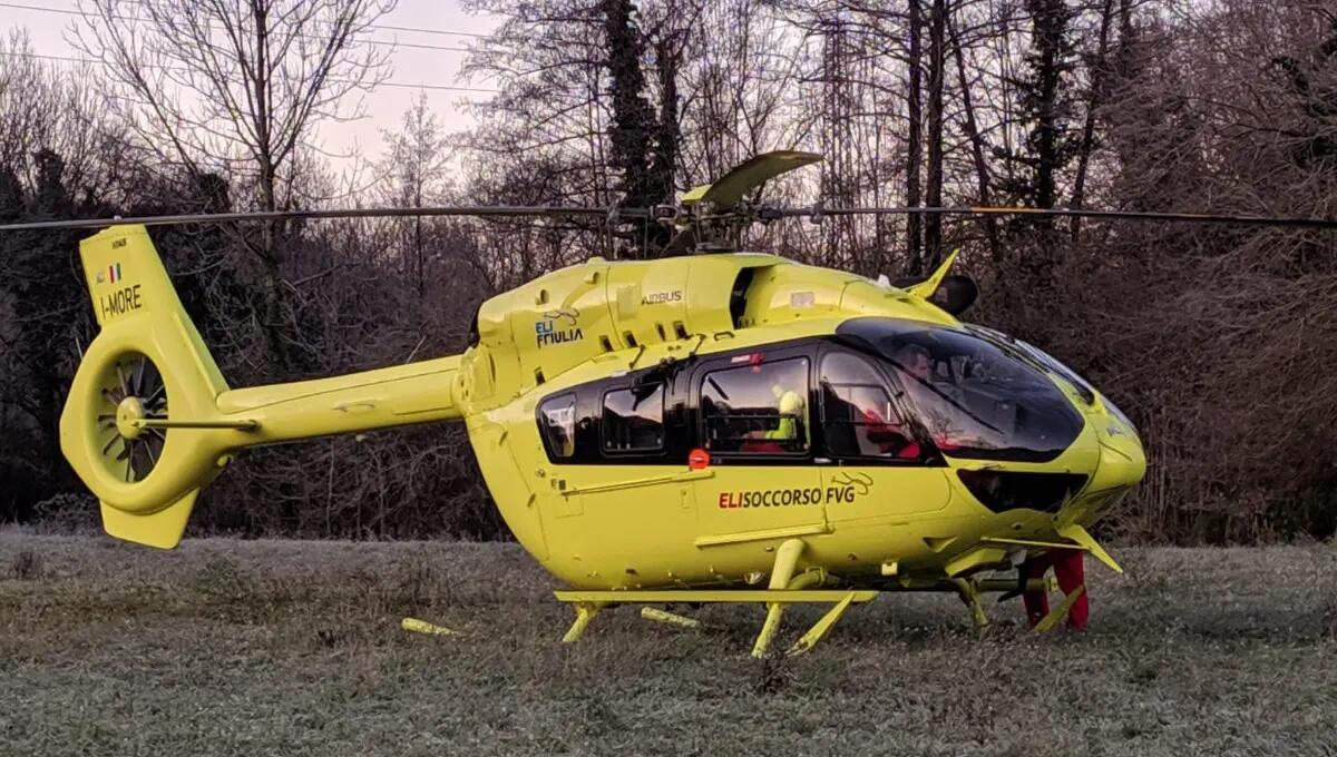 Scontro auto bici all'alba: sbalzato per sei metri, gravissimo - 
