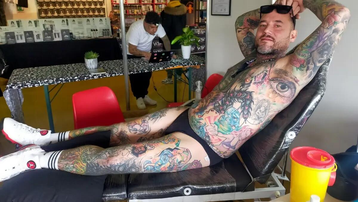 Tatuatori all'opera: iniziato l’International Trieste Tattoo Expo - 