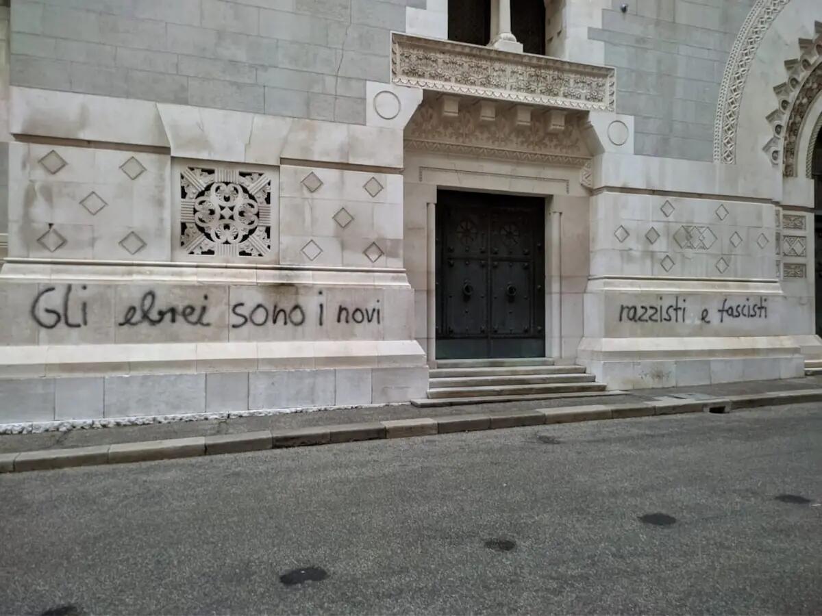 Trieste, scritte ingiuriose sulla sinagoga: caccia ai vandali - 