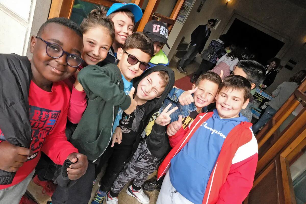 Due repliche a Lendinara, in 500 dalle primarie, per le storie “aggiustate” che rileggono le fiabe “al femminile” - 