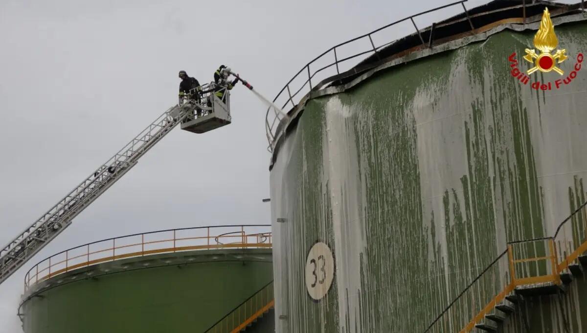 Visco, esplosione ed incendio di un serbatoio: cosa è successo | FOTO - 