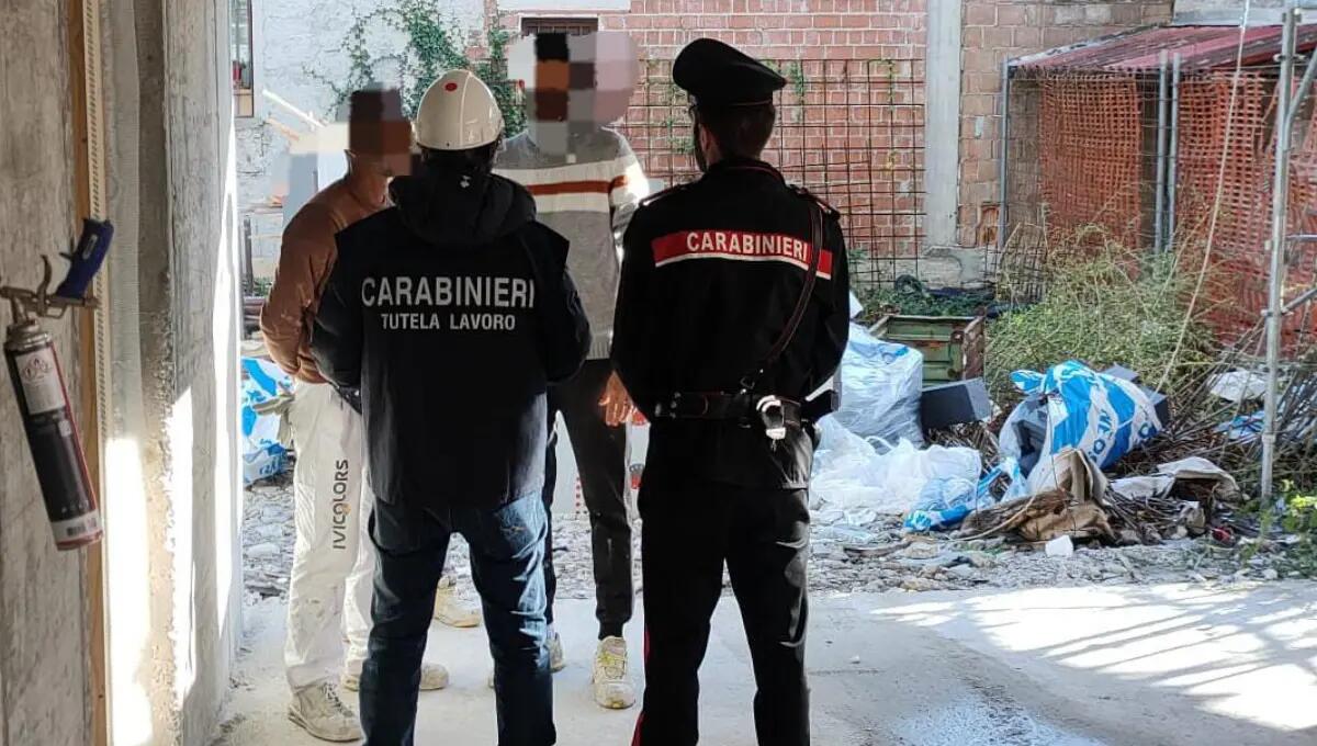 Lavoratori in nero e ponteggi senza protezioni: sanzioni per oltre 130mila euro - 