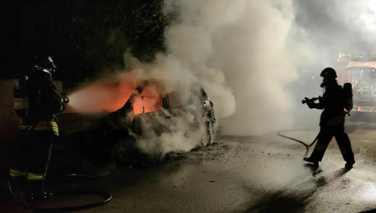 Incendio a Udine, auto avvolta dalle fiamme | FOTO - 