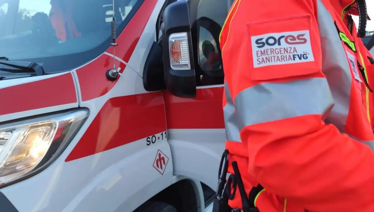 In sella alla bicicletta si scontra con una moto: ferita una donna - 