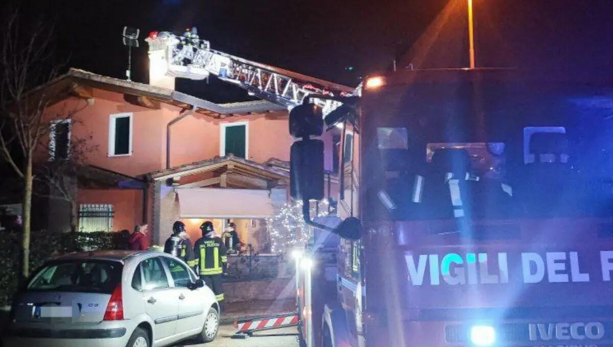 Prende fuoco la canna fumaria: intervento dei pompieri ad Azzano Decimo - 