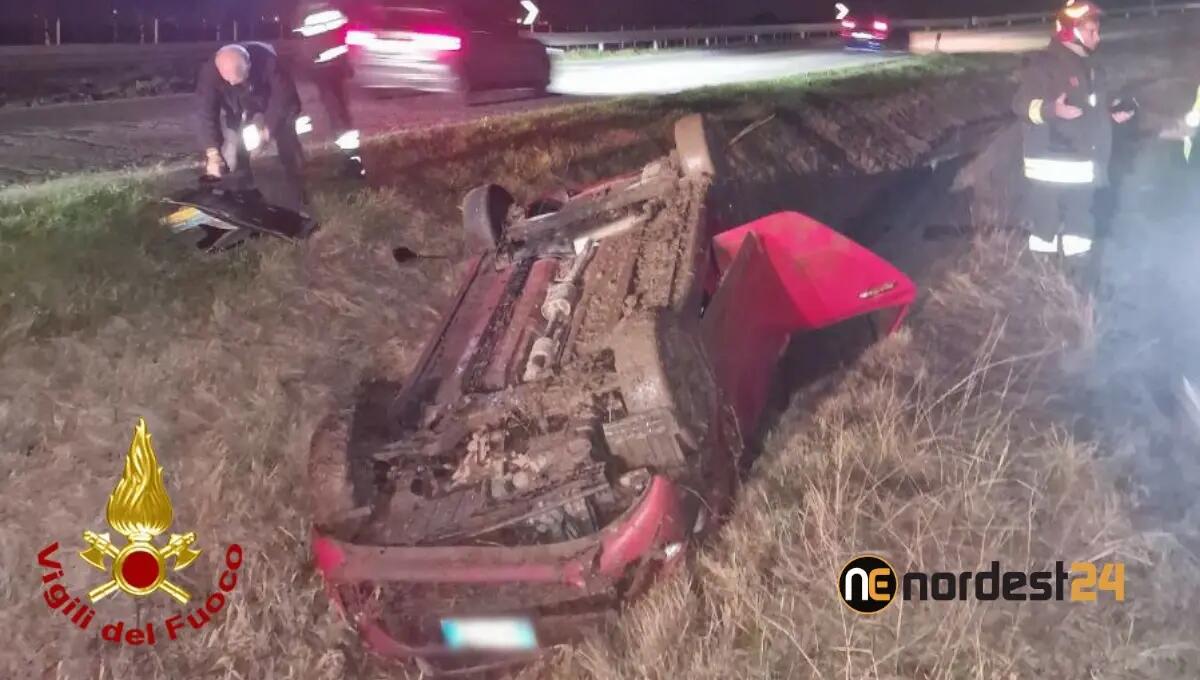 Cessalto, finisce con l'auto in un canale di scolo e rimane incastrata: grave una donna - 