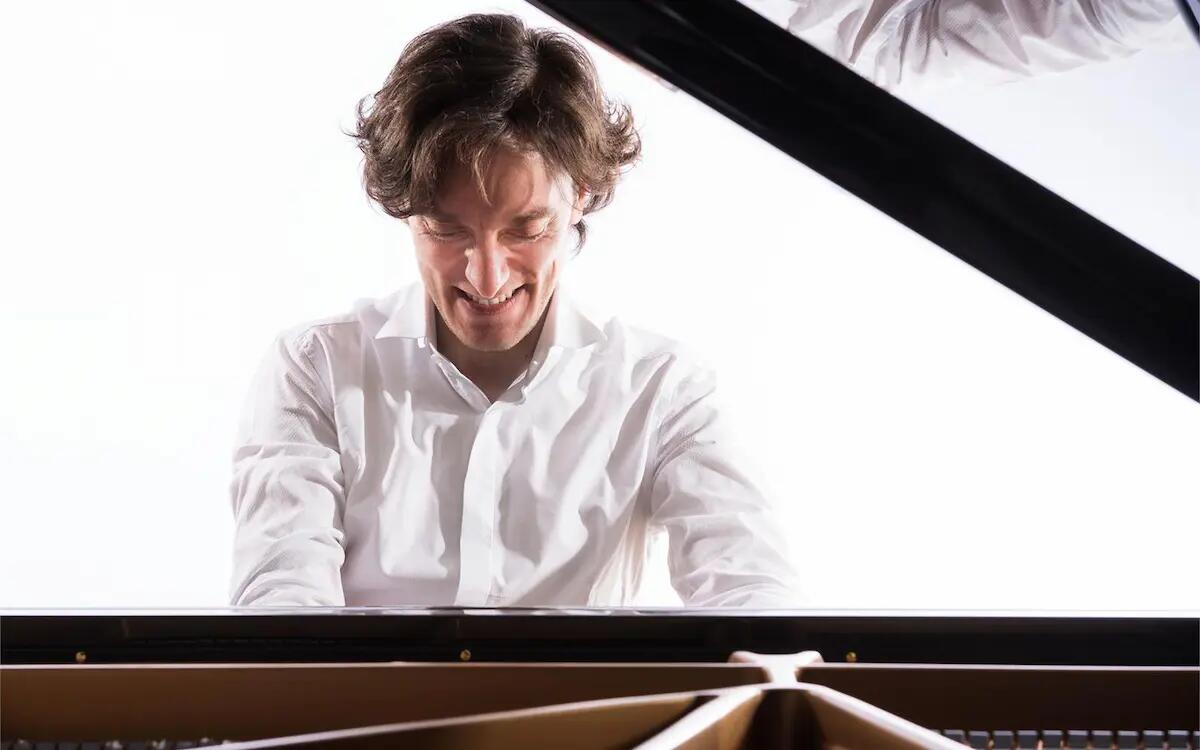 L'inverno di CortinAteatro inaugura sulle note del "titano di Bonn": il concerto con il celebre pianista Alessandro Taverna - 