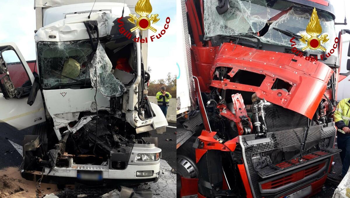 Tamponamento tra Tir in A4: feriti 2 autisti - 