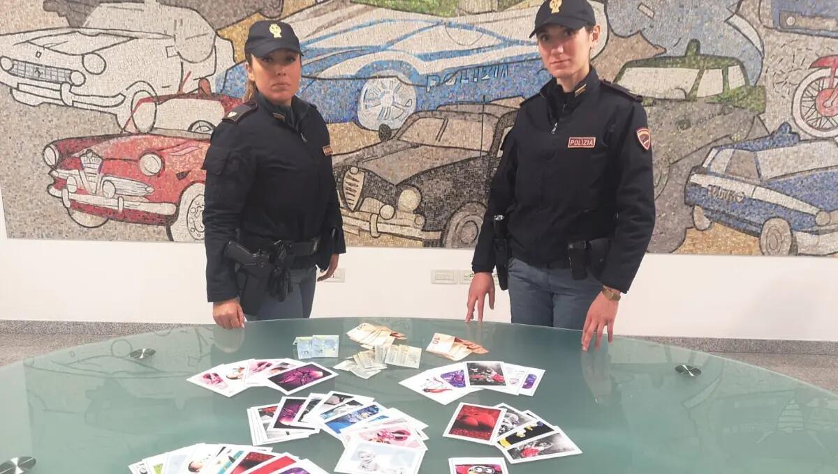 Chiede soldi in piazza per un'associazione "no profit" inesistente: denunciato 25enne - 