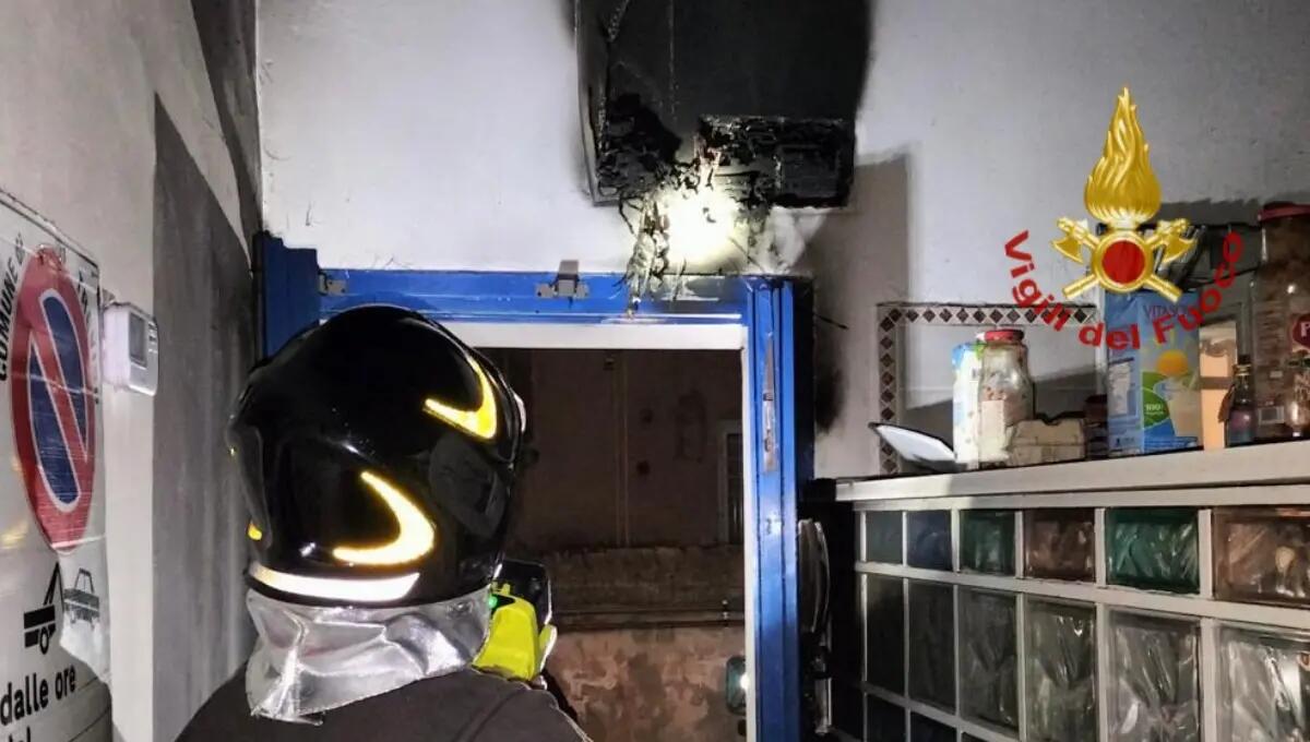 Principio d'incendio in un appartamento di studenti universitari a Padova - 