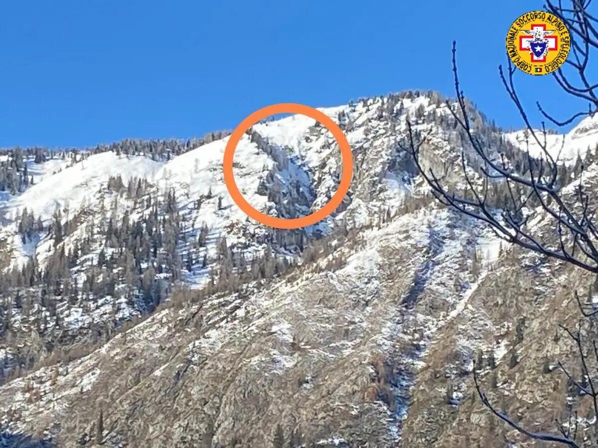 Bloccati su rocce instabili e terreno ghiacciato: in salvo 2 cacciatori a Sappada | LE FOTO - 