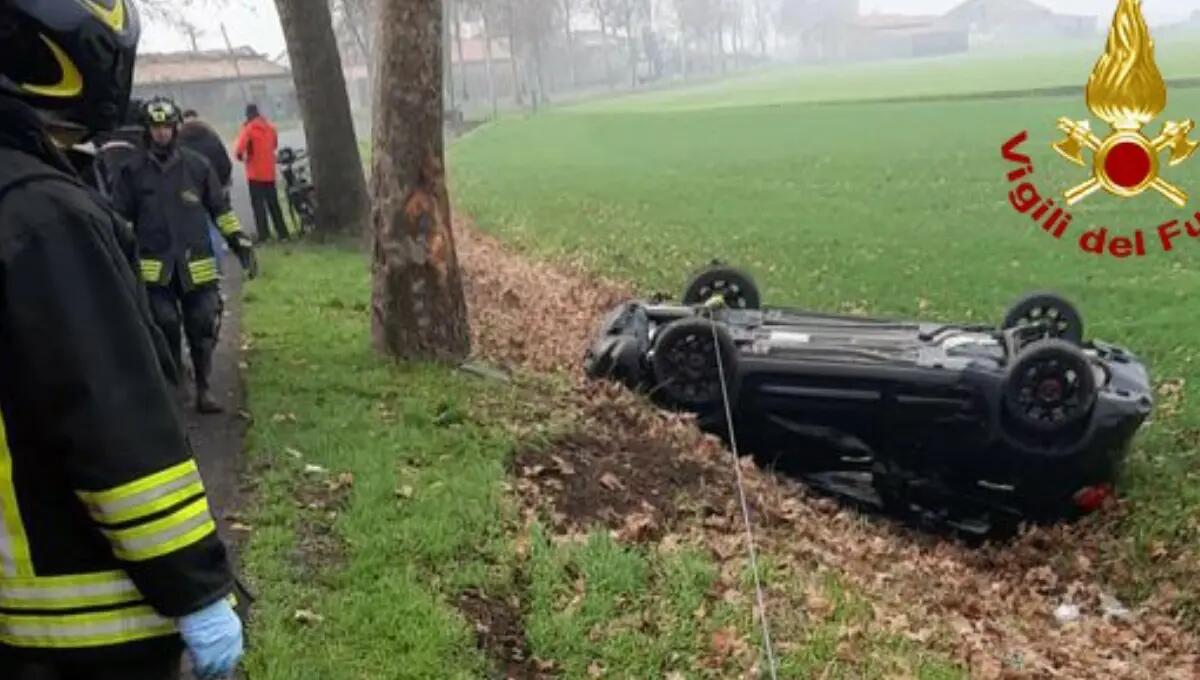 Parroco si ribalta con la Fiat 500: ferito, trasferito all'ospedale - 