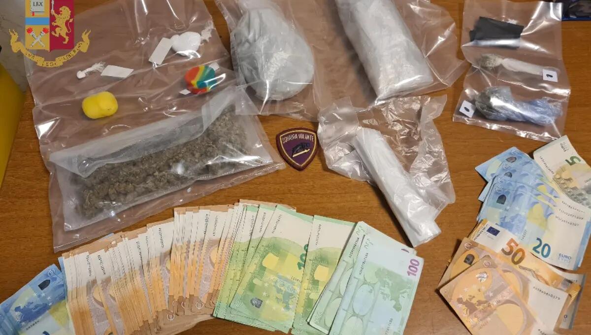 Droga, consegne in monopattino. Beccato, tenta la fuga, ma viene arrestato - 