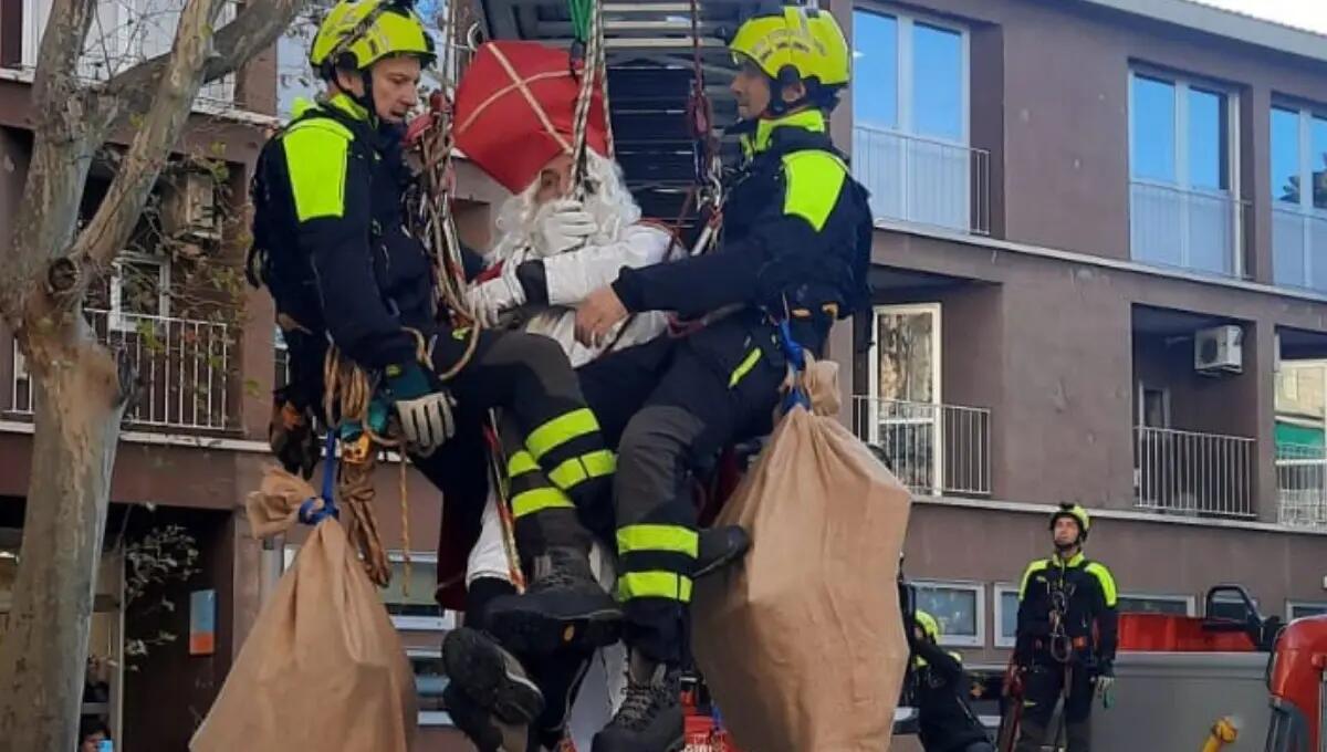 I pompieri 'San Nicolò' scaldano i cuori ai bimbi del Burlo di Trieste - 