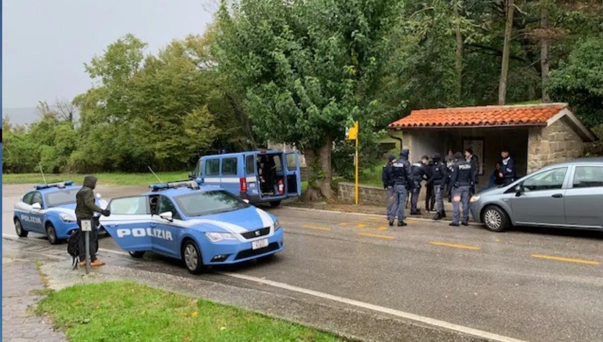 Trasportavano clandestini stipati nell'auto: arrestati 3 passeur - 