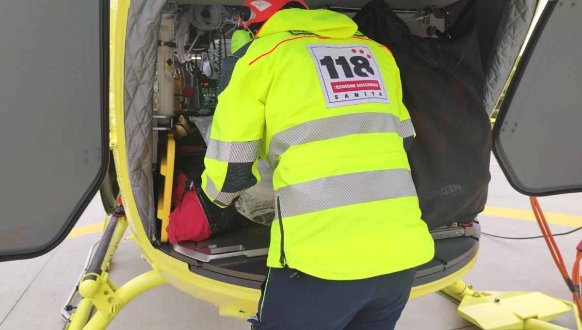 Cade da una pianta e vola per 3 metri a San Michele al Tagliamento: 60enne ferito - 