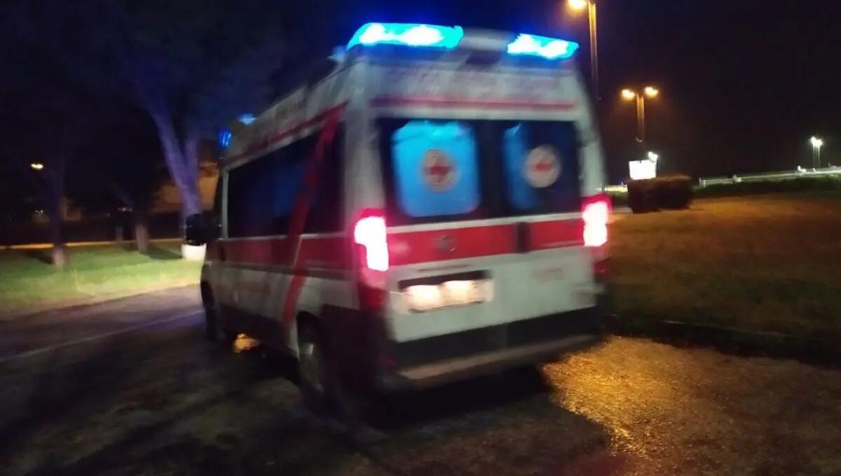 Travolto da un'auto e sbalzato per alcuni metri: grave pedone 65enne - 