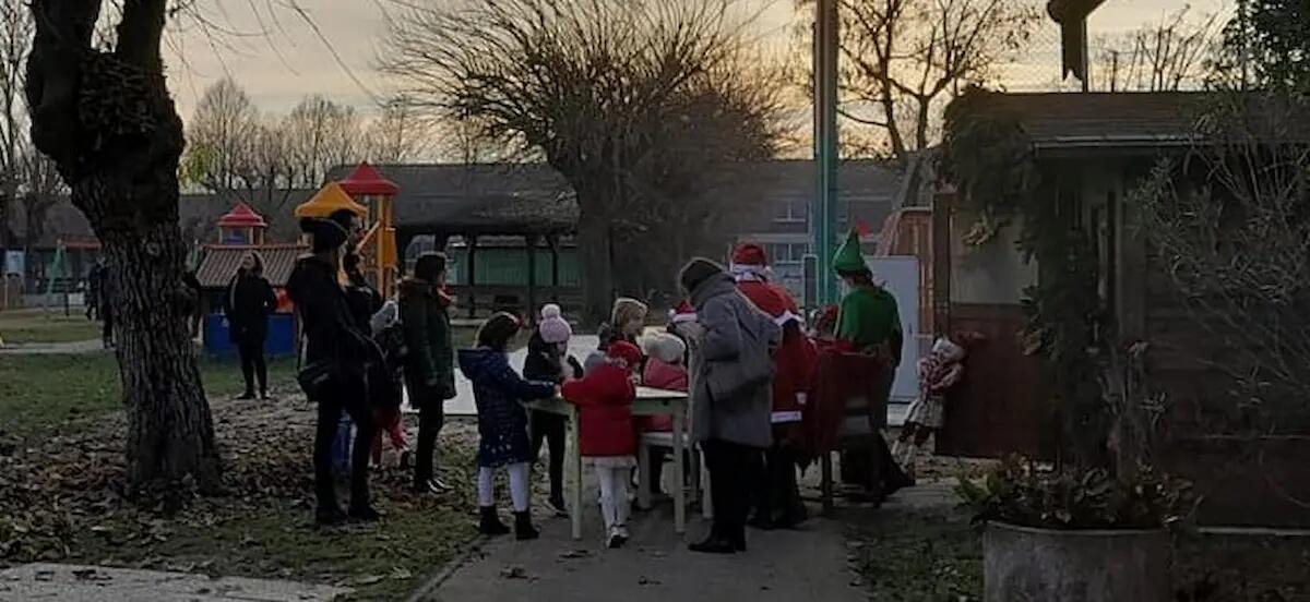 Silea, Babbo Natale arriva in carrozza per consegnare i doni ai più piccoli - 