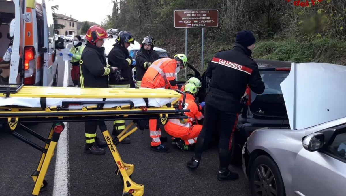 Scontro tra 5 auto sulla SS 55: soccorse due persone rimaste incastrate | FOTO - 