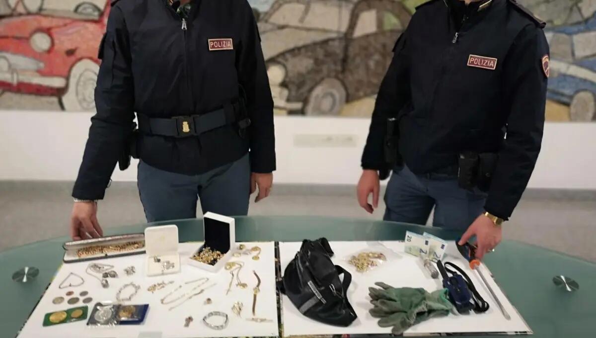 Pordenone, sorpresi a rubare in casa: preso un 25enne albanese, 4 sono fuggiti - 