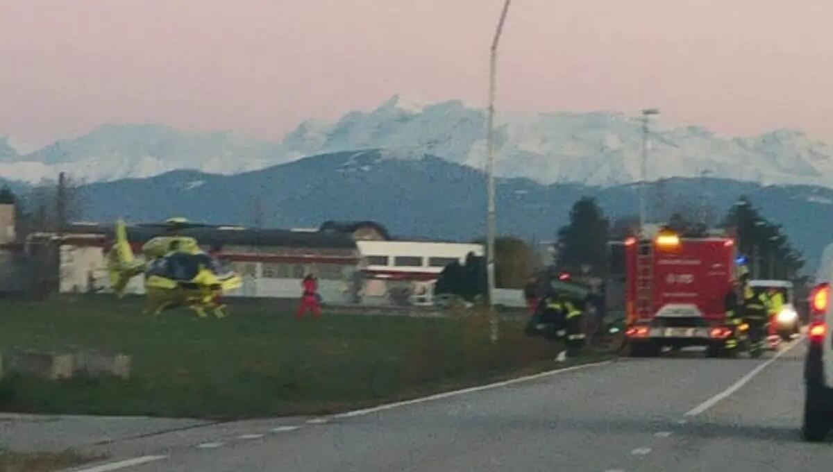 Sbanda e finisce nel fossato a Medeuzza: un ferito - 