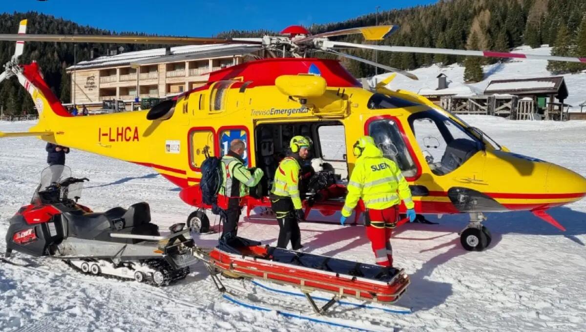 Malore improvviso mentre cammina sulla neve con le ciaspe: morto 55enne - 