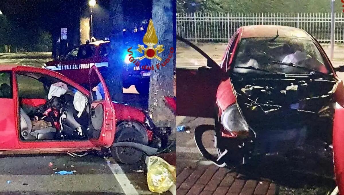 Finiscono con l'auto dritti contro un albero: due feriti gravi - 