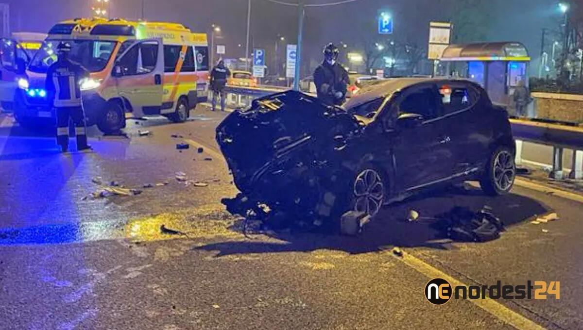 Piombano con l'auto contro il muro: morti due 25enni, altri 2 gravi - 