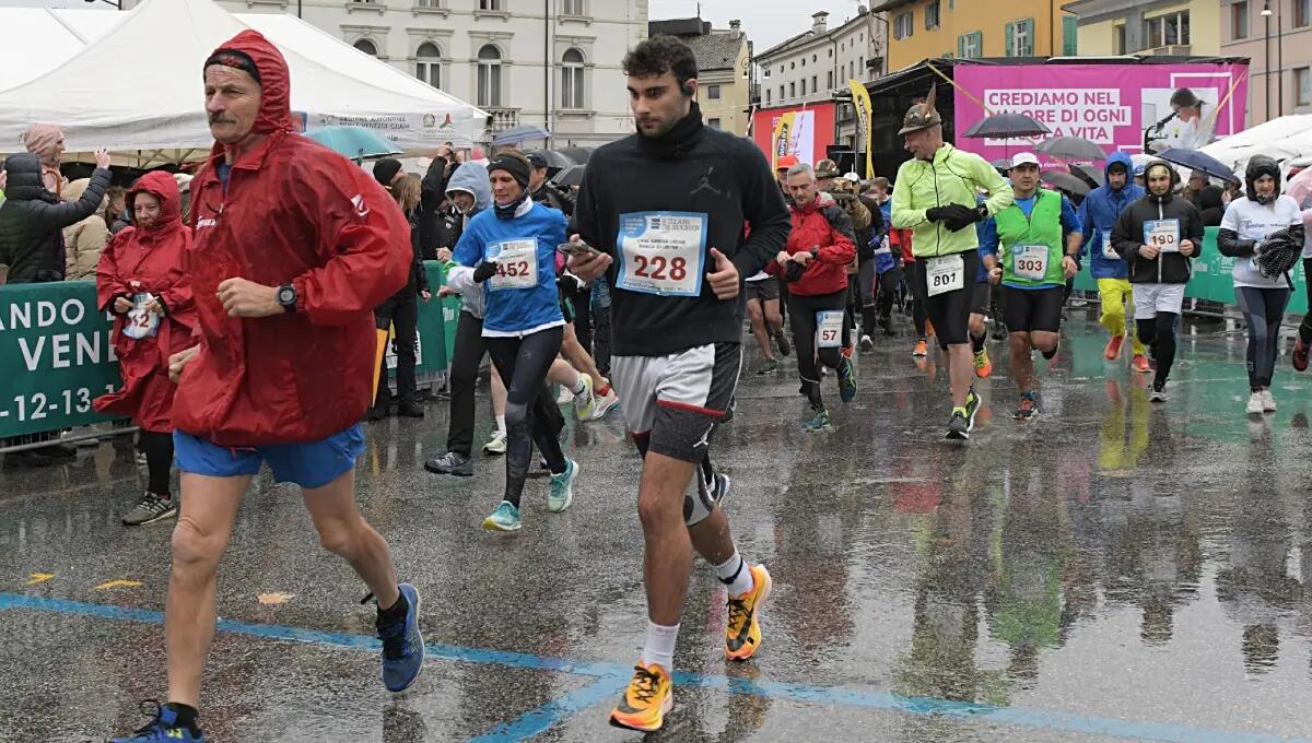 Staffetta Telethon Udine: la voglia di correre per la solidarietà più forte della pioggia - 