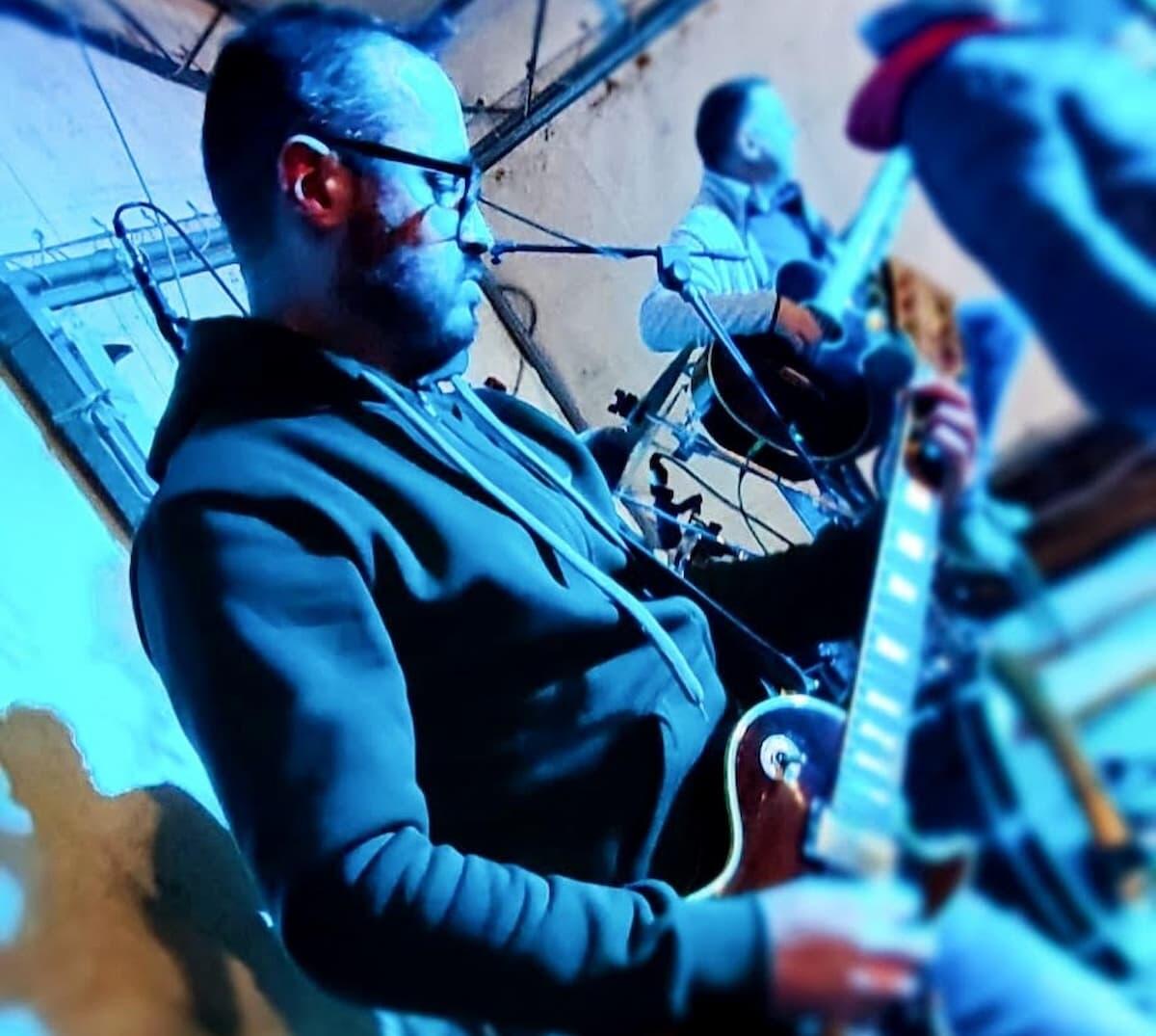 Attimis: Matteo Quirini di giorno ingegnere alla Eurolls, la notte chitarrista metal - 