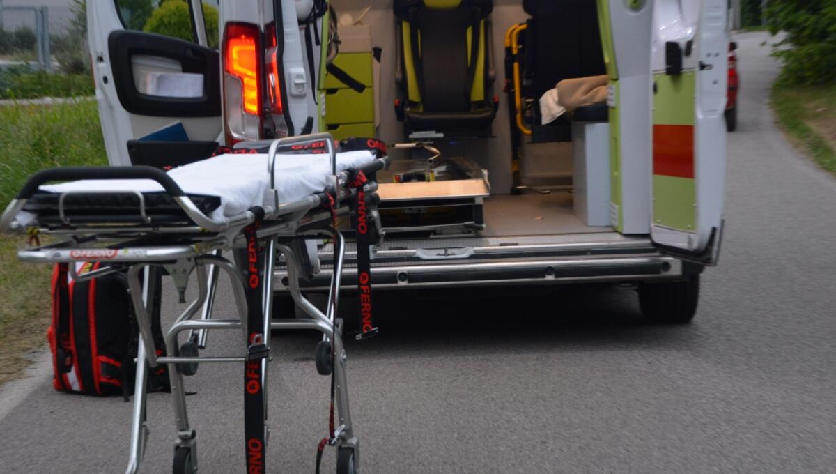 Incidente a Muggia, persona travolta dal camion dei rifiuti - 
