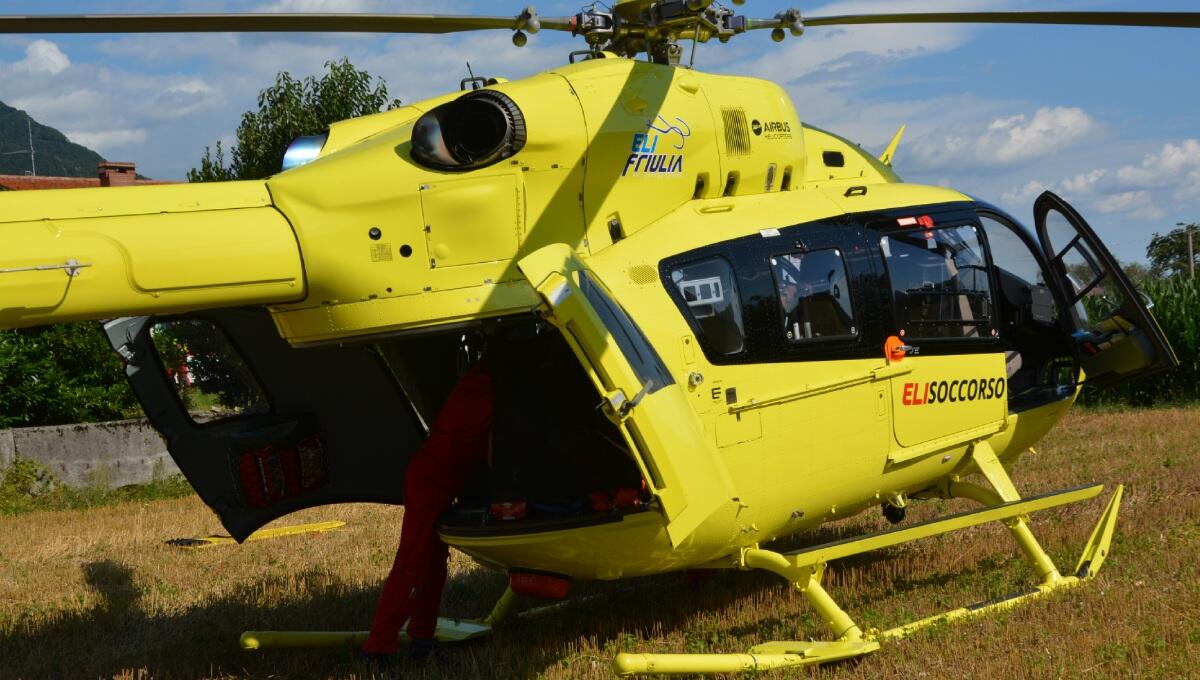 Scontro frontale tra due auto ad Aviano: due feriti, una 50enne in gravi condizioni - 