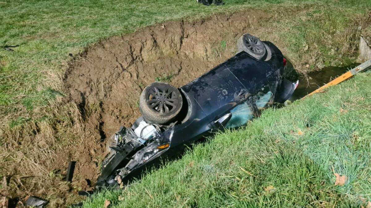 Con la Toyota Corolla finiscono nel canale: feriti 4 statunitensi - 