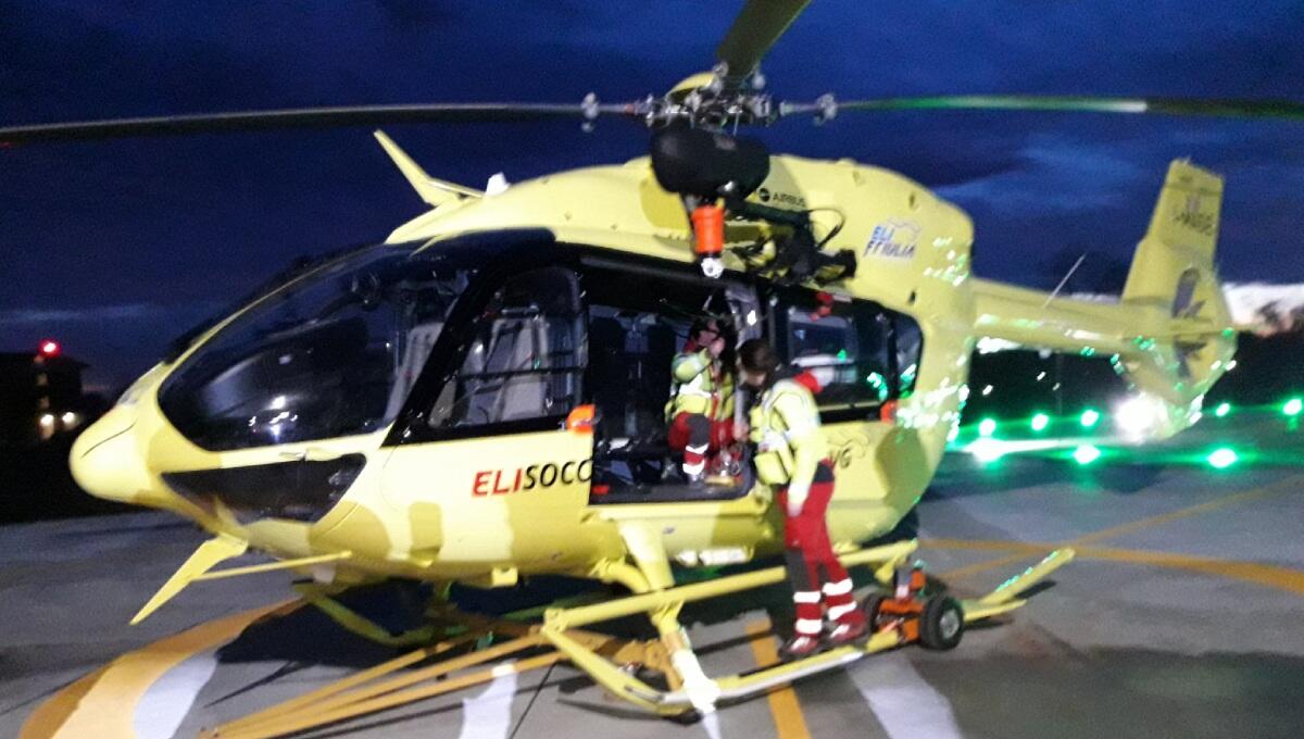 Azzano Decimo, si ribalta con l'auto: grave un uomo - 