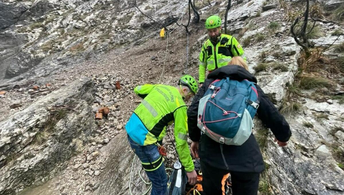 Rimane bloccata alla cascata: tratta in salvo in Val Rosandra - 